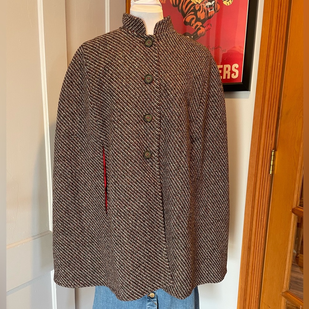 Woven tweed / herringbone cape jacket with arm slits